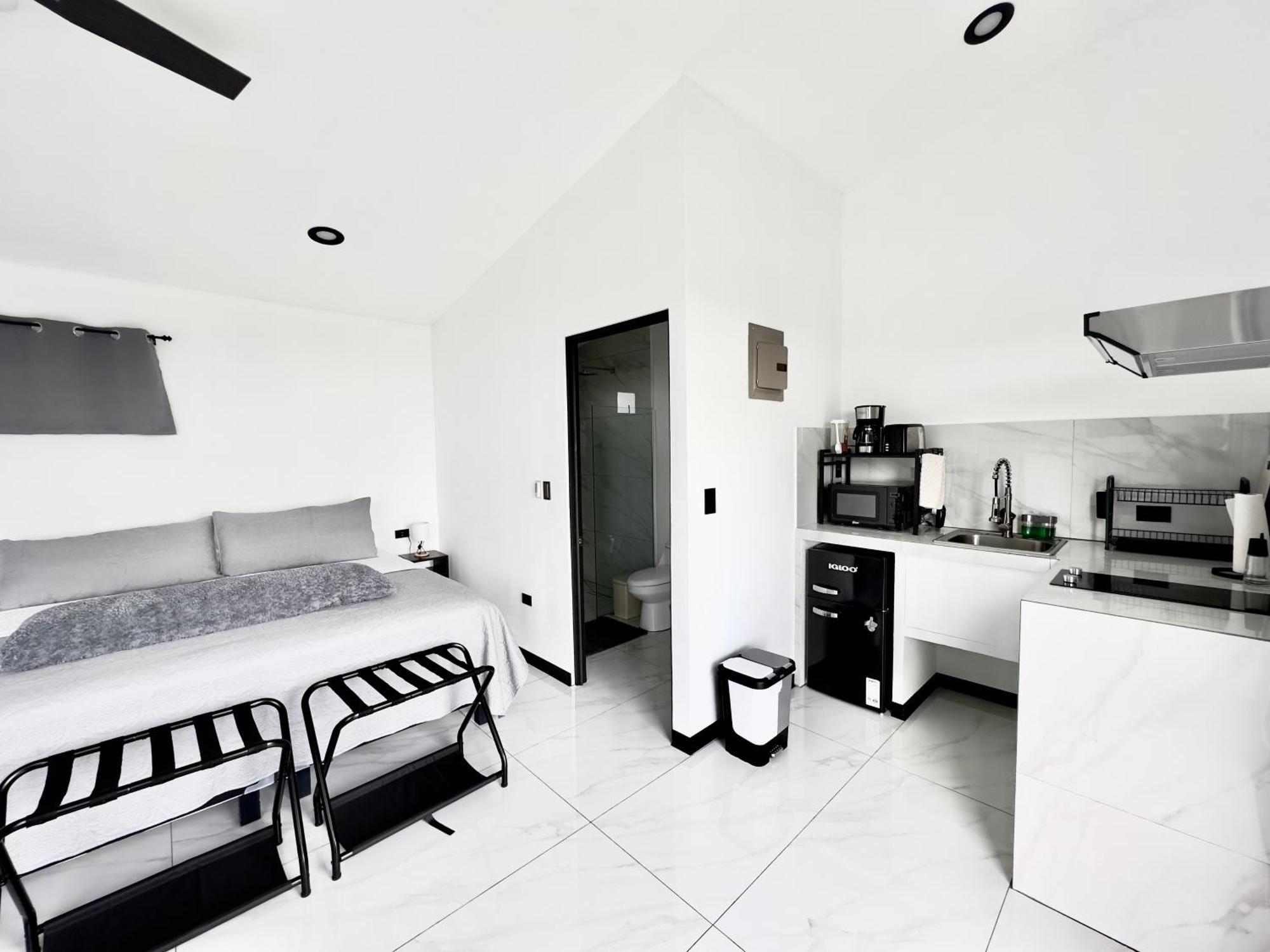 Black & White Apartments Monteverde Екстер'єр фото